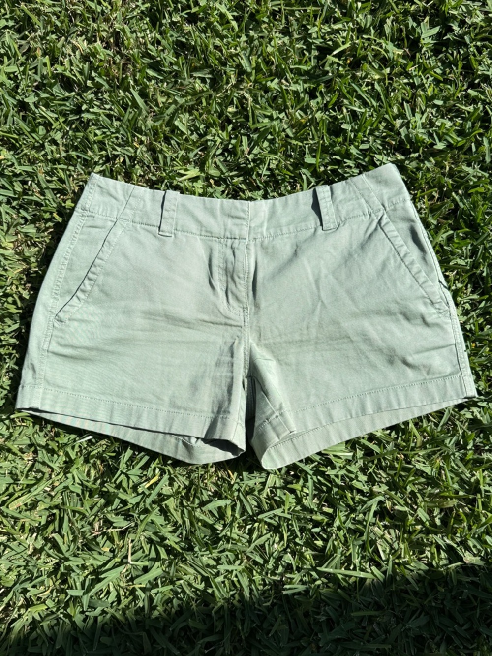 Vineyard Vines Women's Sage Green Cotton Shorts 2.5”